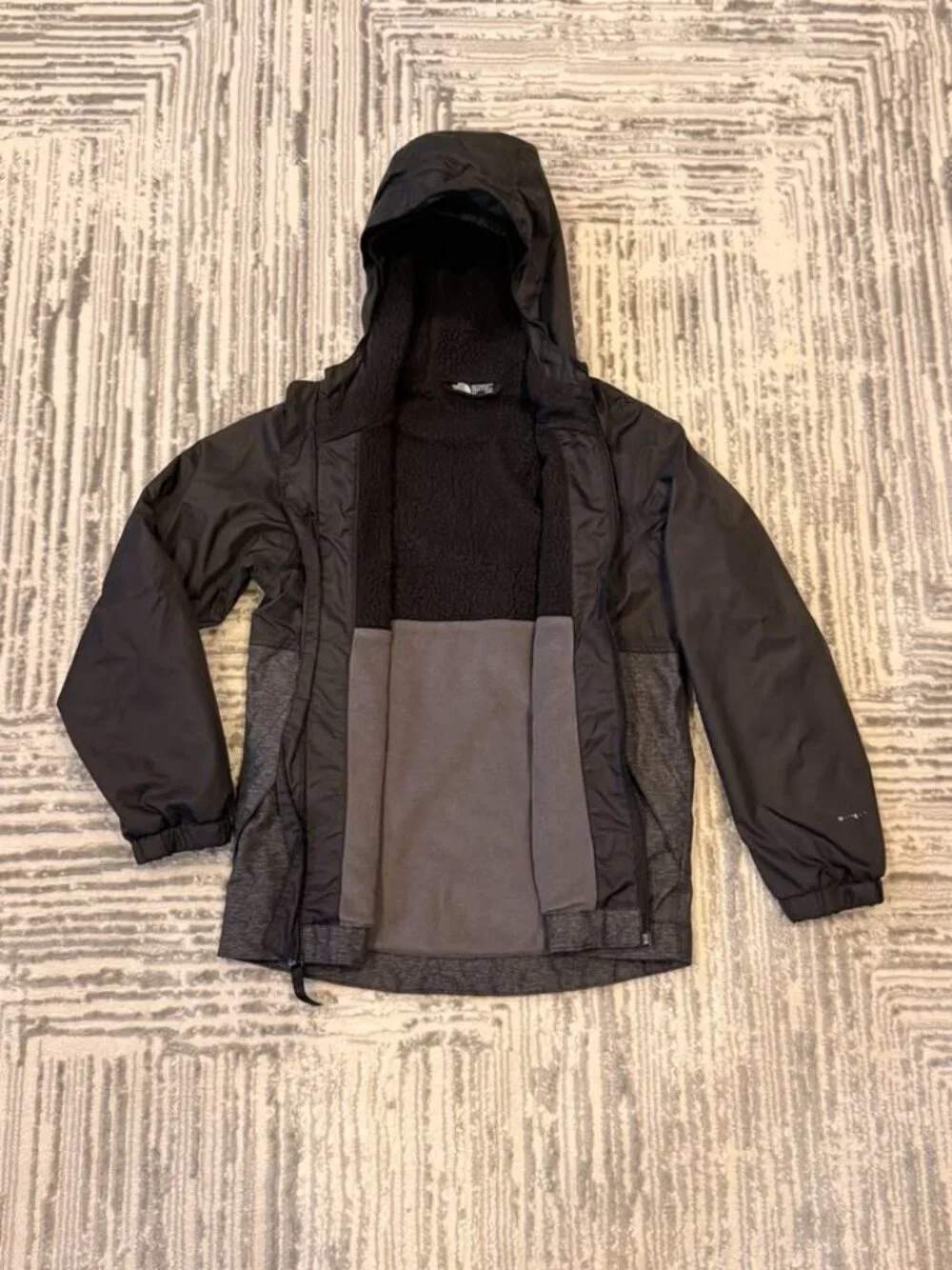 The North Face boys youth small 7/8 black/gray Sherpa lined waterproof coat